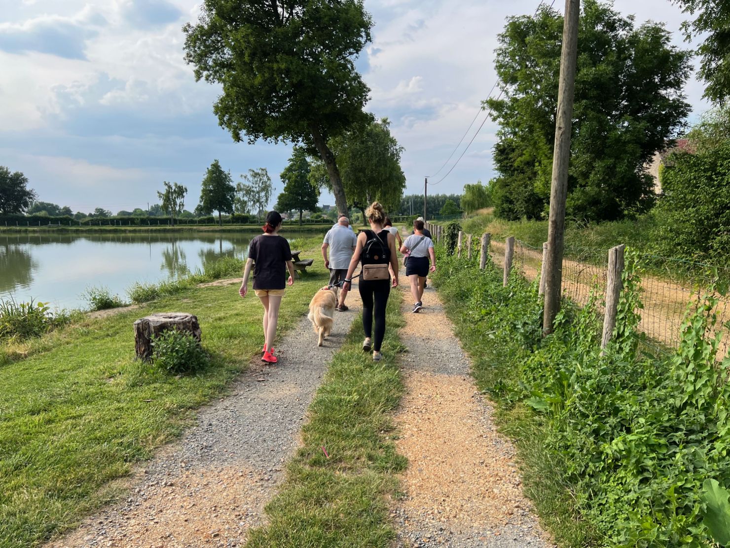 VMA72 Mayet Marcheurs au plan d'eau